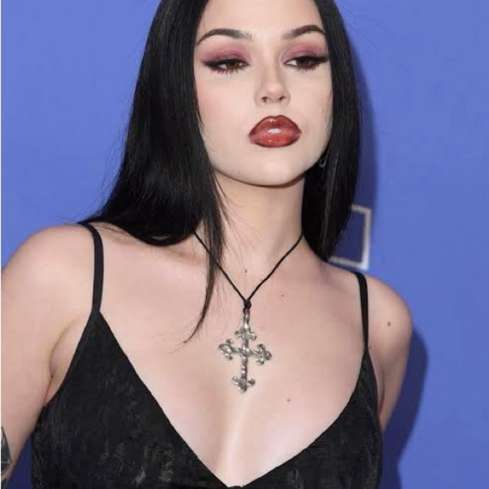 Stinky Jewelz 90s chord cross pendant necklace